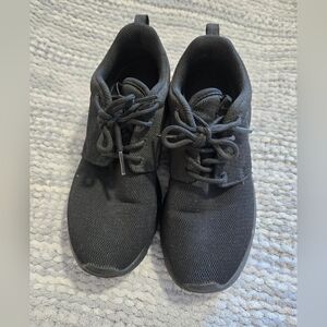 Womens Nike Roche Black Sneakers